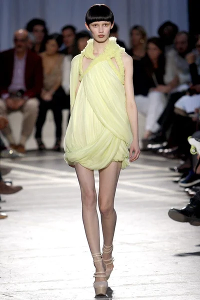 Look 32